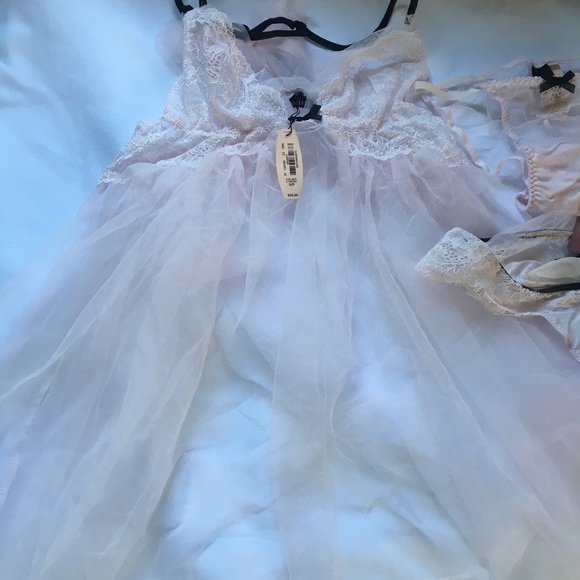 Brand New Victoria’s Secret  Runway Edition. - Picture 2 of 8